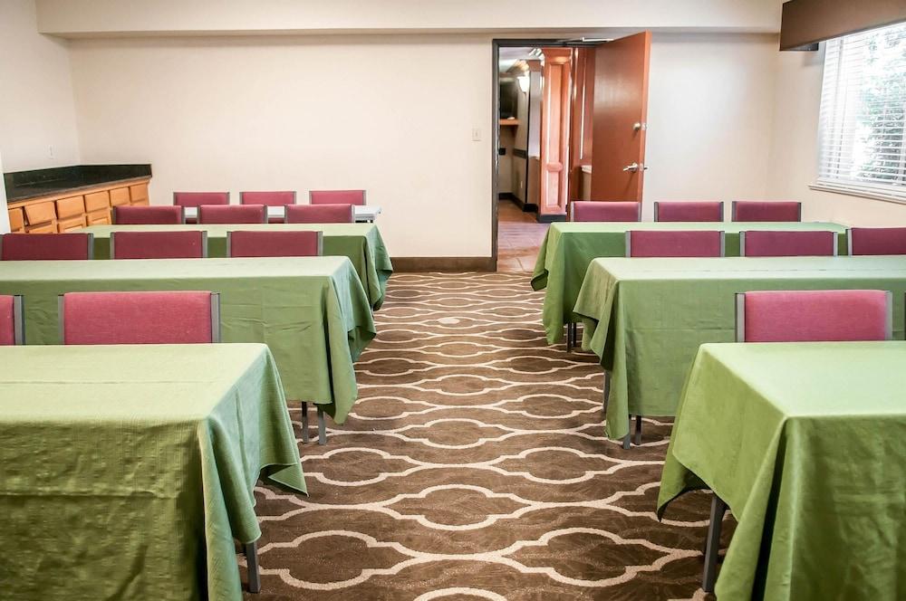 Comfort Suites Albuquerque/North Journal Center photo 43