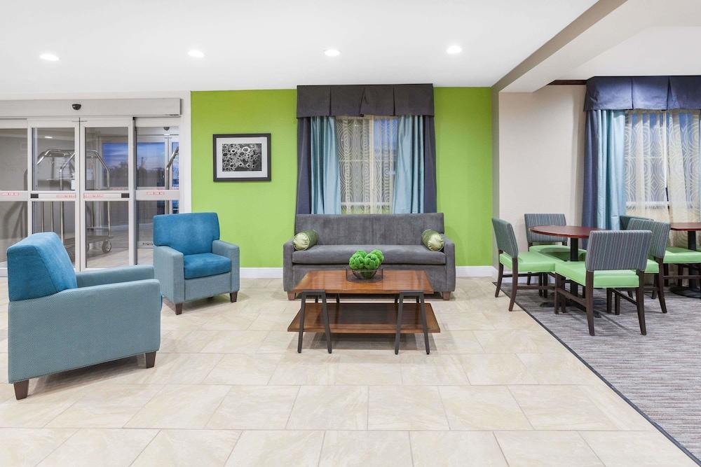 Baymont by Wyndham Midland Center photo 3