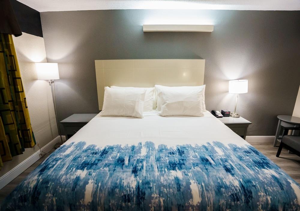 Lx Hotel, Powered by ACW Circle photo 60