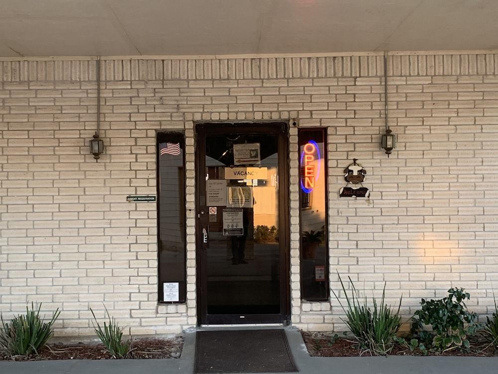 Pleasanton Executive Inn By OYO photo 14