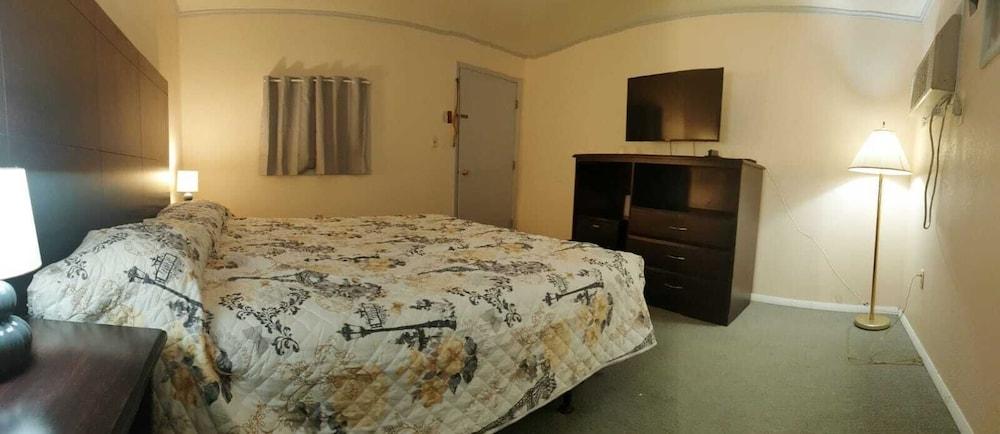 Riverside Motel photo 2
