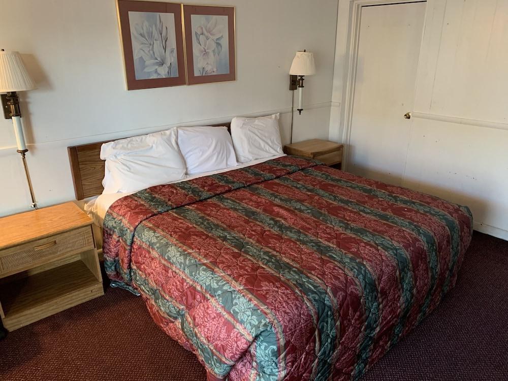 Travelers Inn photo 23