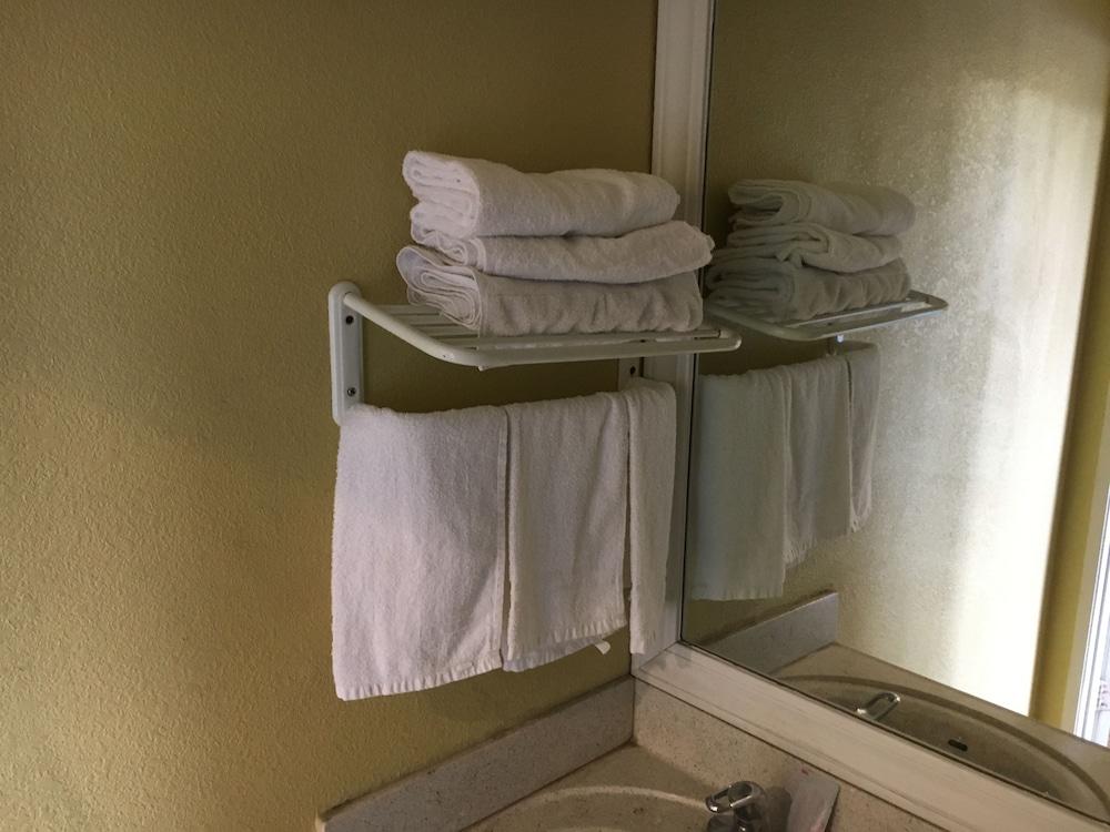 Bellflower Travel Inn photo 29