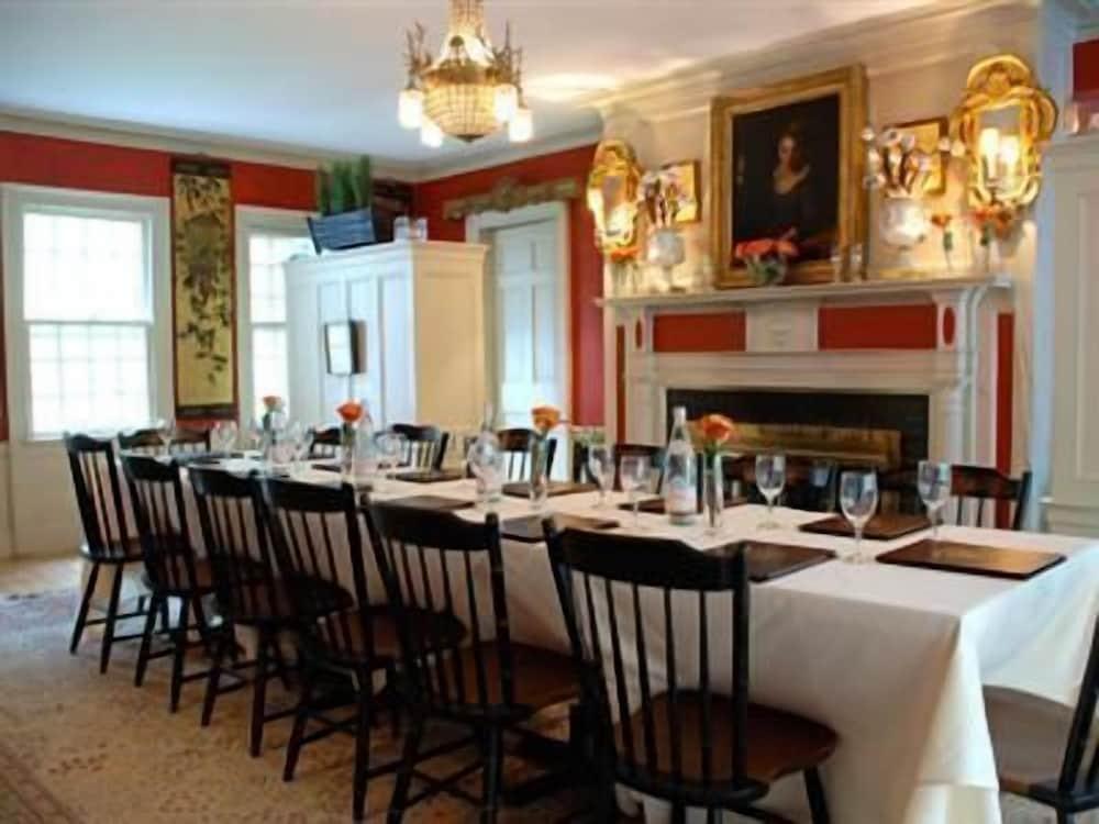 Bee and Thistle Inn photo 24