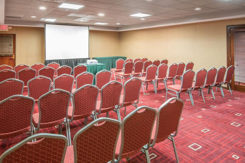 Crowne Plaza Newark Airport by IHG photo 22