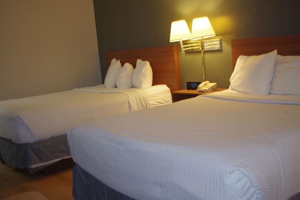 Econo Lodge El Paso, IL photo 18