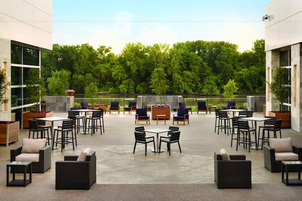 The Landing Hotel at Rivers Casino & Resort photo 52