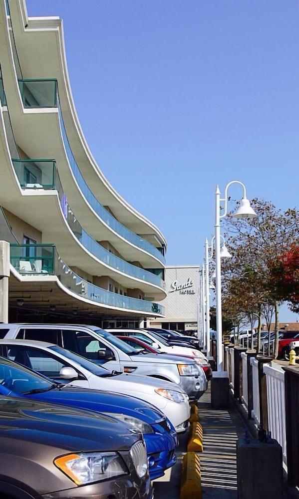Atlantic Sands Hotel & Conference Center photo 1