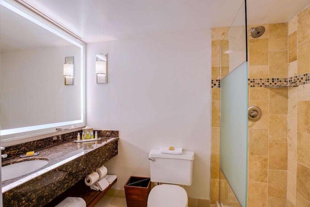 DoubleTree Suites by Hilton Htl & Conf Cntr Downers Grove photo 47