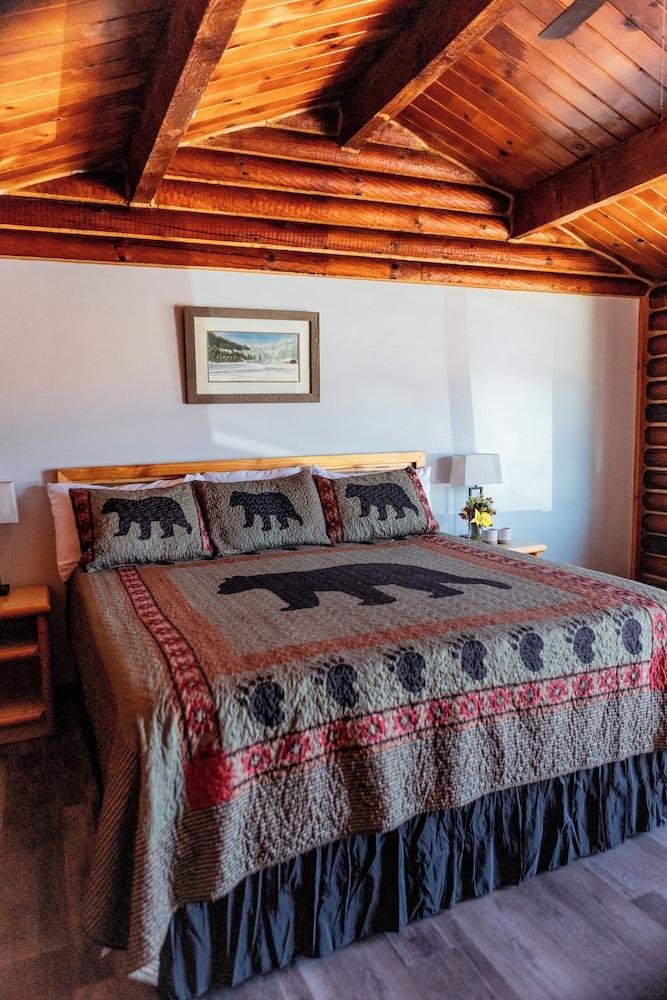 Big Medicine Cabins photo 6
