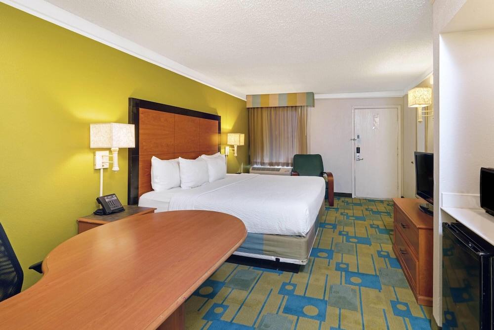 Travelodge by Wyndham Phoenix North photo 15