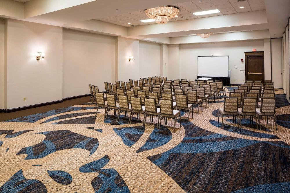 DoubleTree by Hilton Boston - Milford photo 2