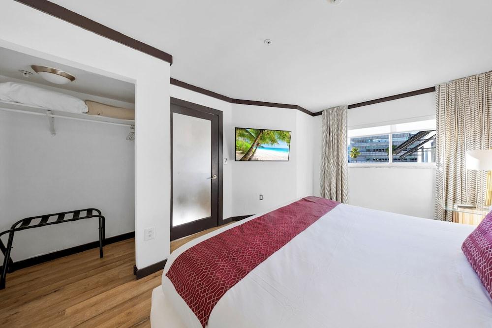 The Shoreline Suites photo 12