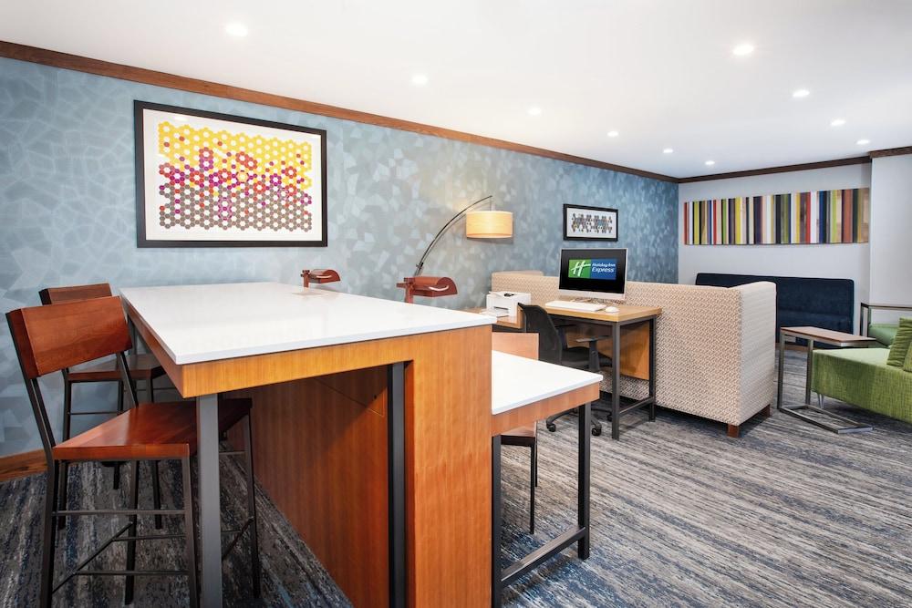 Holiday Inn Express & Suites Buffalo by IHG photo 50