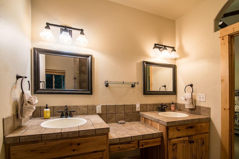 Pineview Lodge photo 17