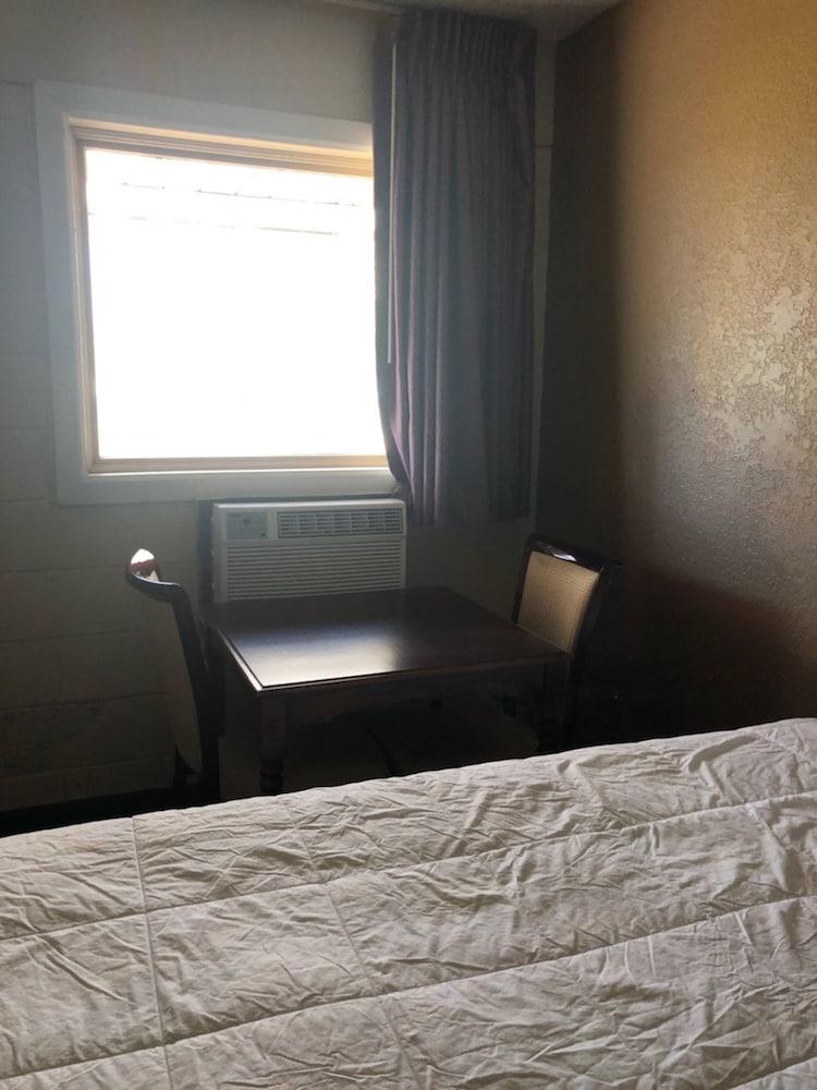 Triangle Inn Motel photo 9