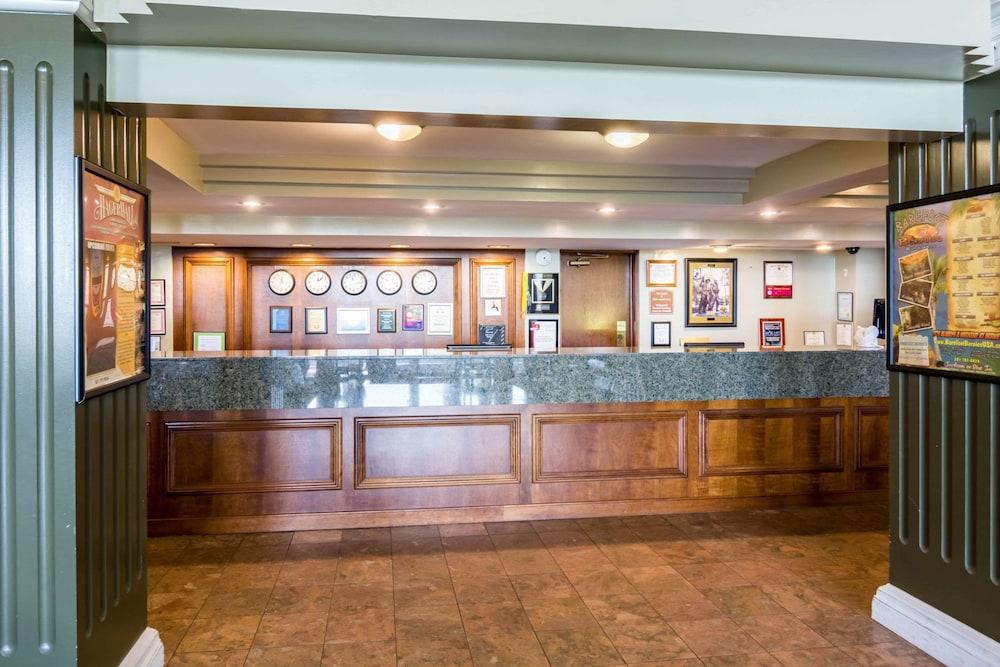 The Plaza Inn & Suites photo 4