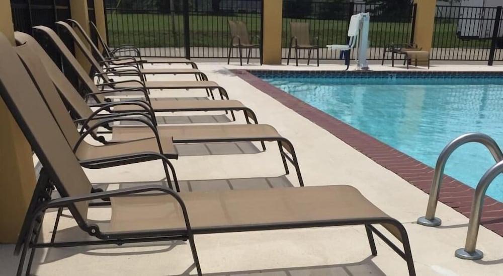 Executive Inn photo 13
