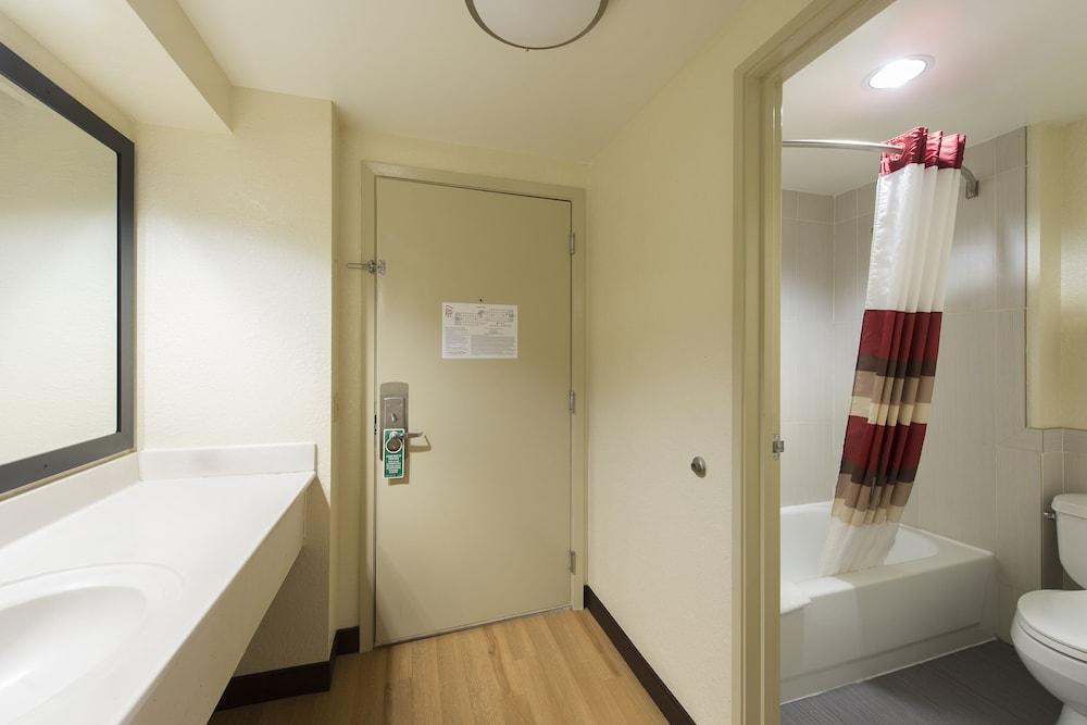 Red Roof Inn Houston - Brookhollow photo 9
