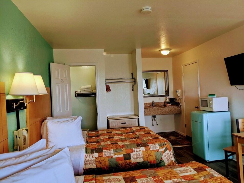 Seahorse Inn and Cottages photo 5