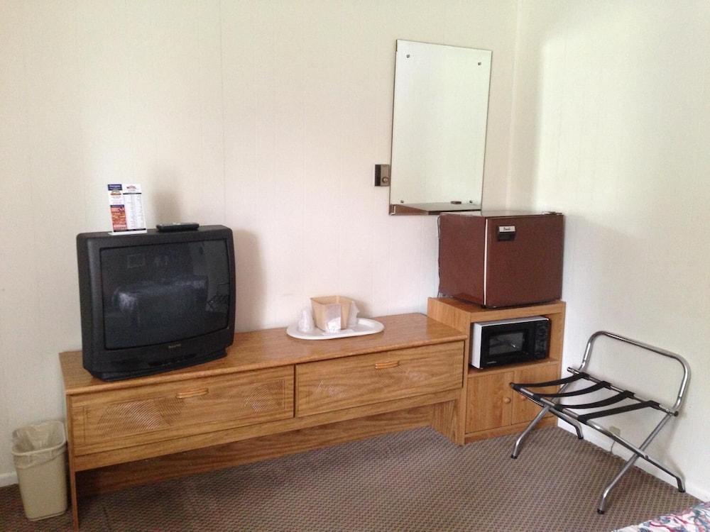 Capri Motel photo 8