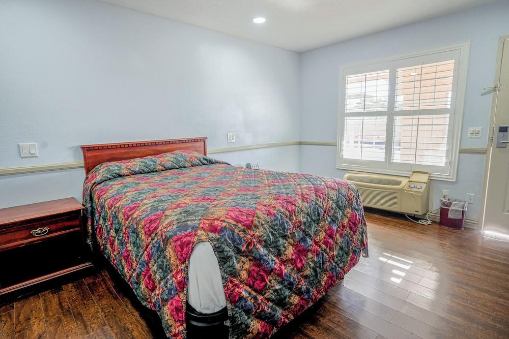 Day&Night Inn photo 11