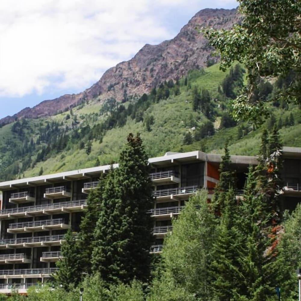 Lodge at Snowbird photo 31