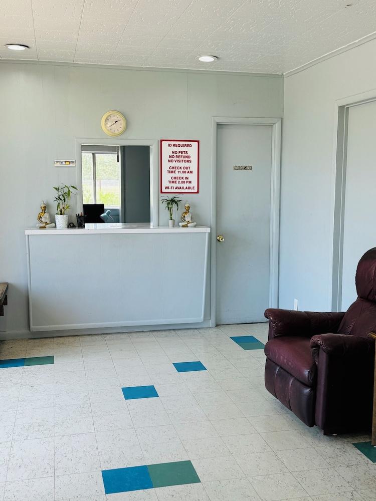 EXPRESS INN & SUITES photo 12