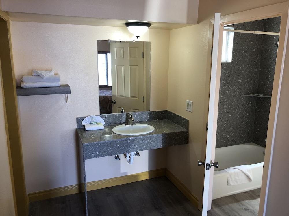 Blue Seal Inn photo 6