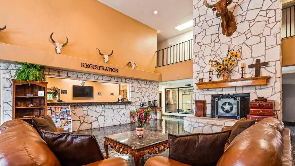 Texan Inn By OYO Beeville US-181 photo 6