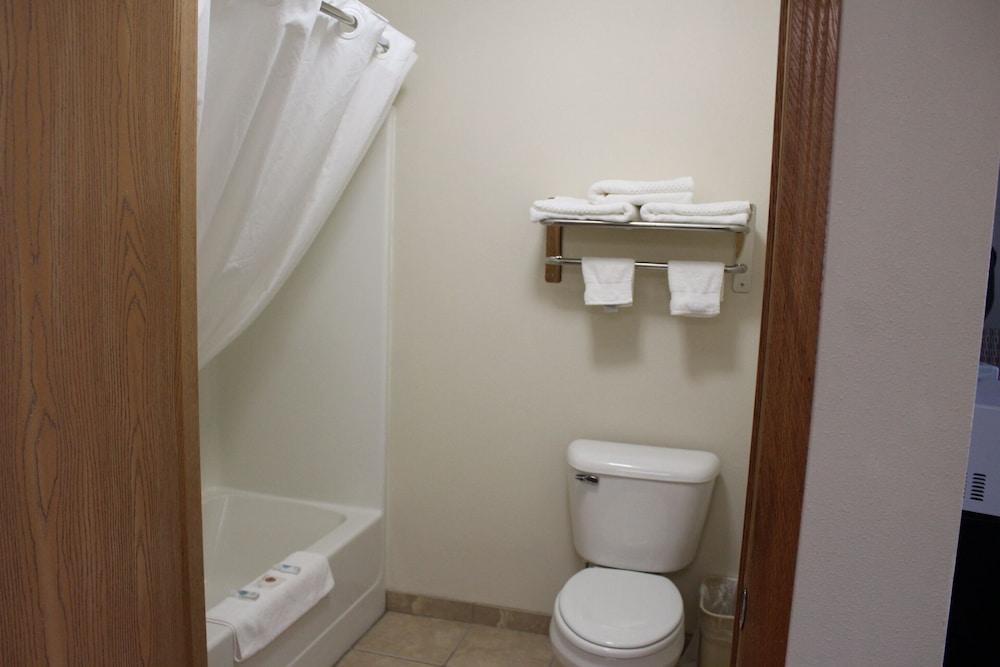 Reston Inn & Suites photo 49