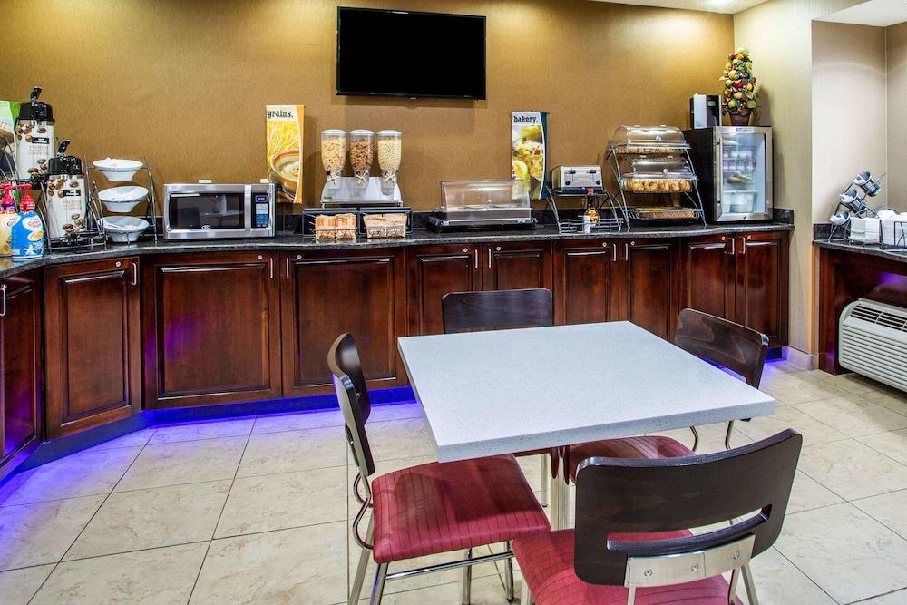 Microtel Inn & Suites by Wyndham Charleston WV photo 27