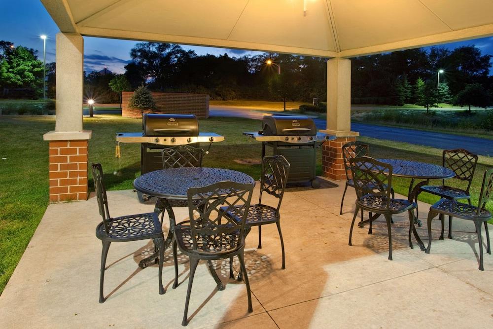 Sonesta Simply Suites Chicago Naperville photo 25