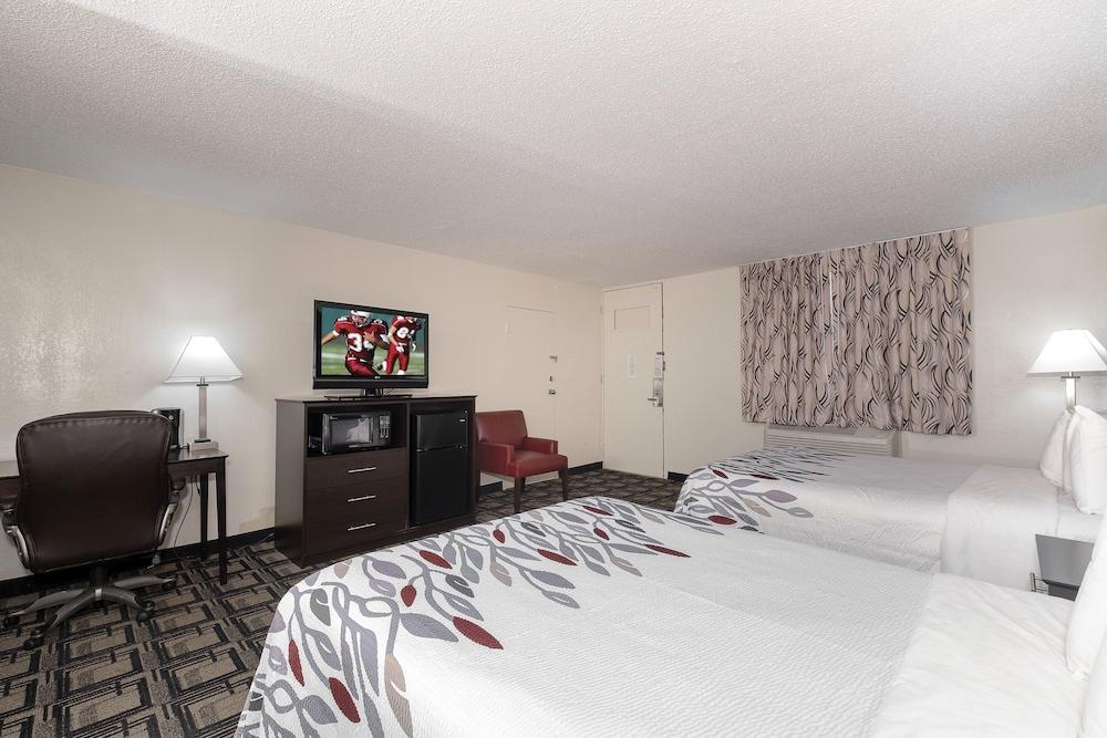 Red Roof Inn Murray photo 11