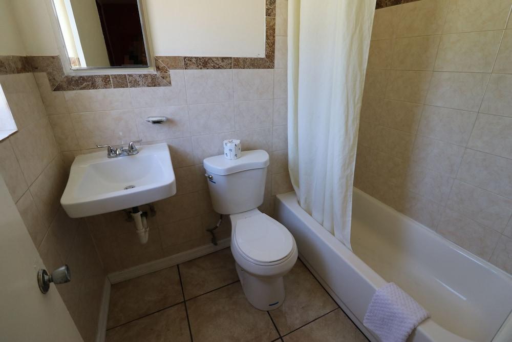 Sandman Inn Motel photo 36