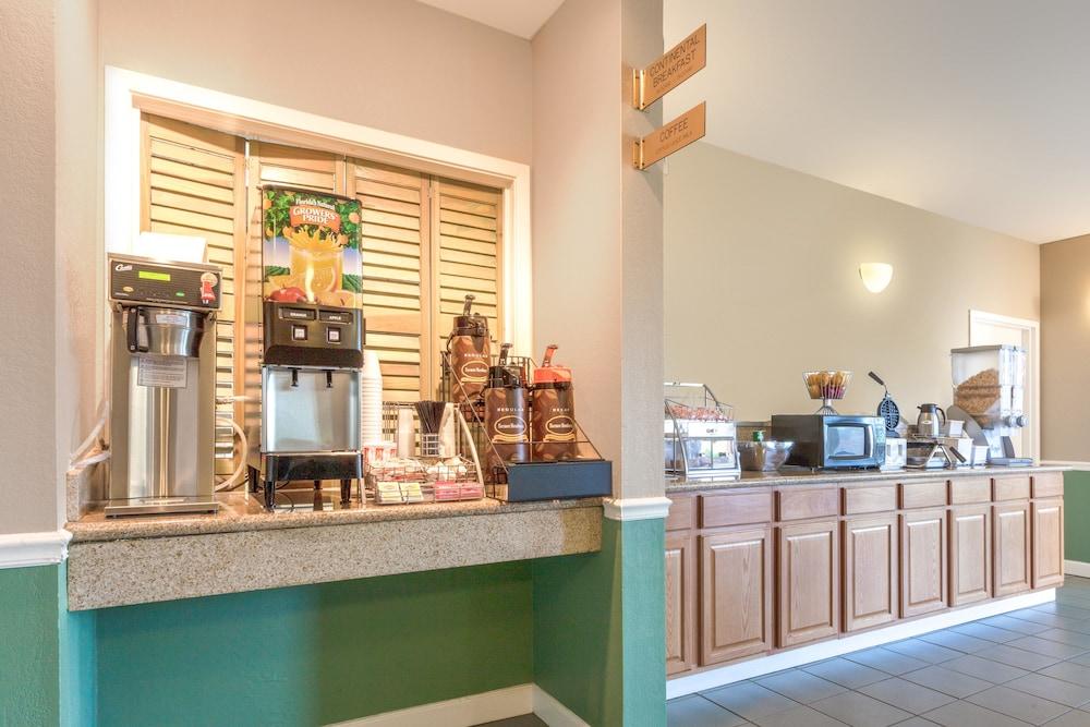 Super 8 by Wyndham Madison/Ridgeland Area photo 29