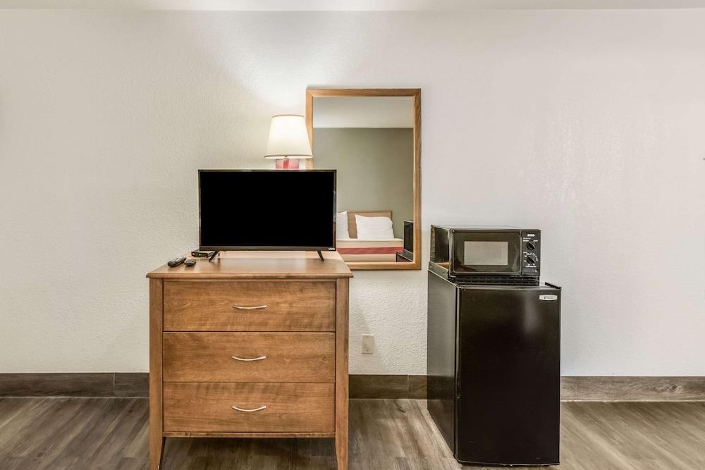 Econo Lodge Truman Inn photo 23