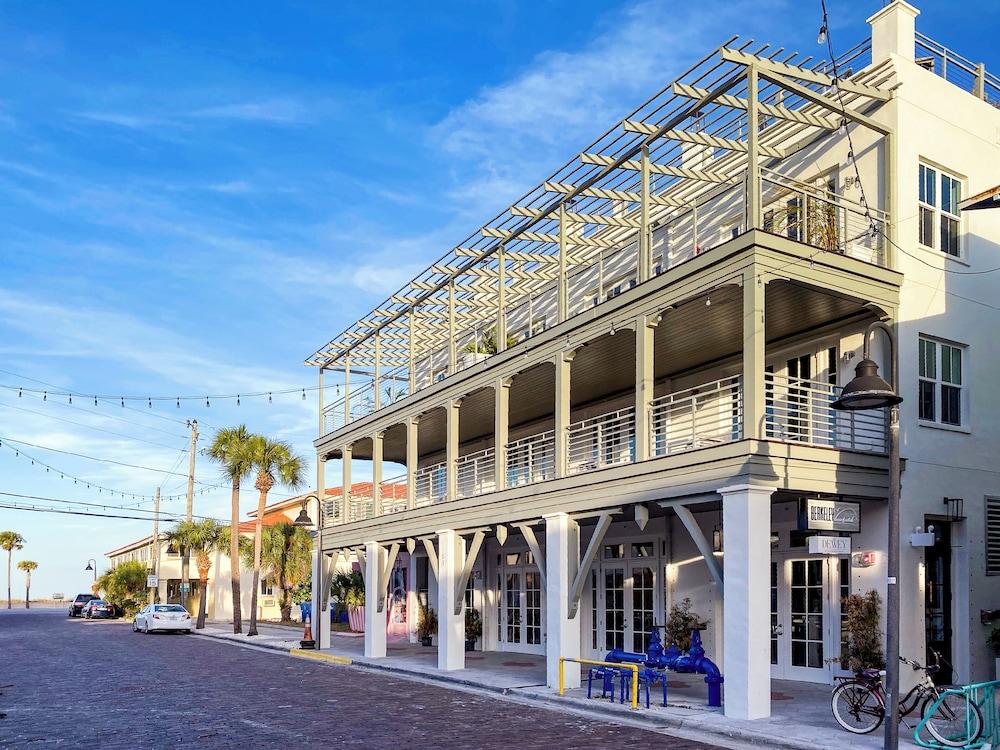 Berkeley Beach Club photo 5