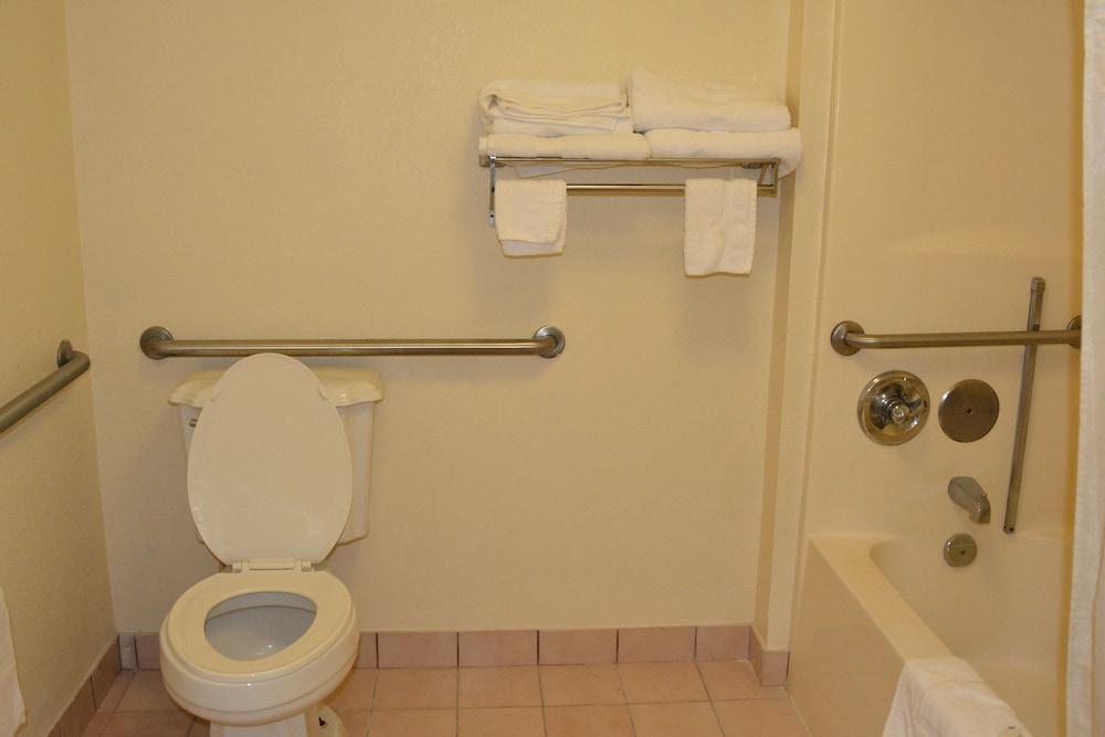 Travelodge by Wyndham Montgomery East photo 24