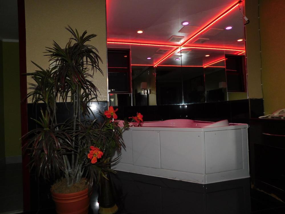 Mounts Motel photo 2