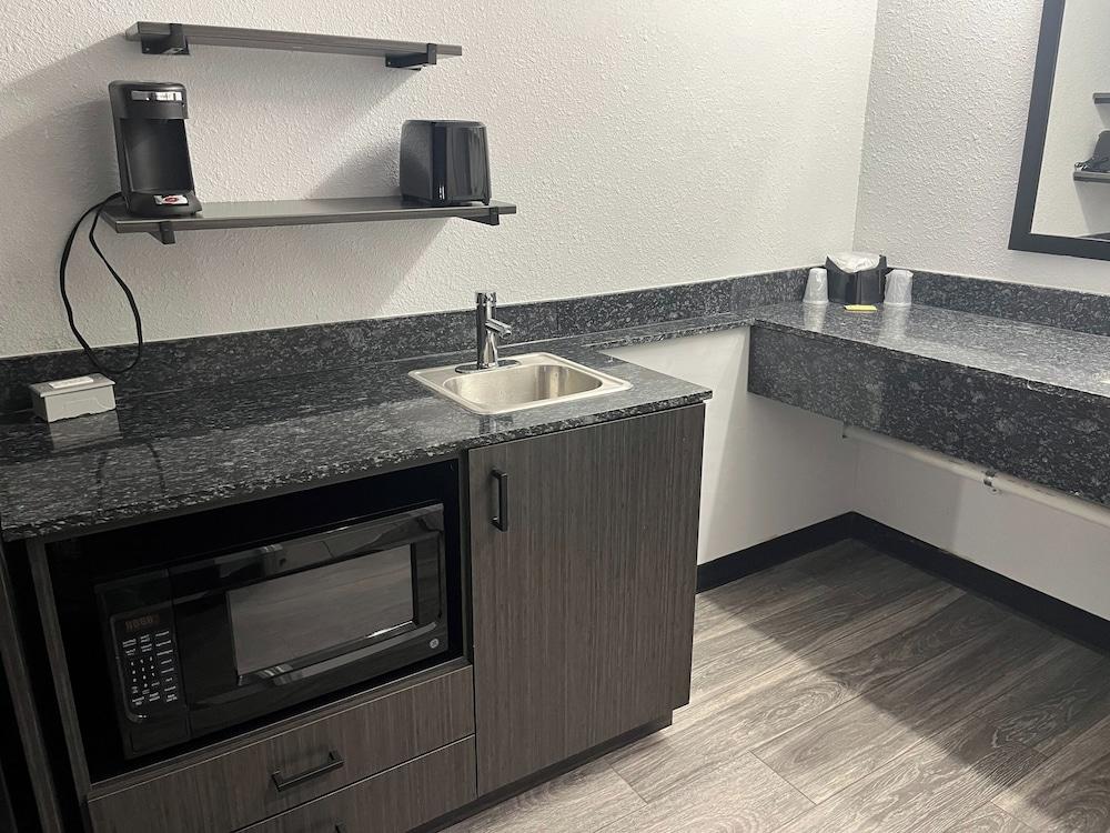 Studio 6 West Columbia, SC - Airport photo 3