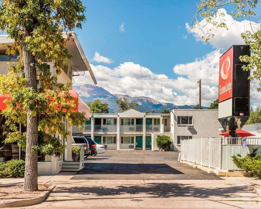 Econo Lodge Colorado Springs Downtown photo 1