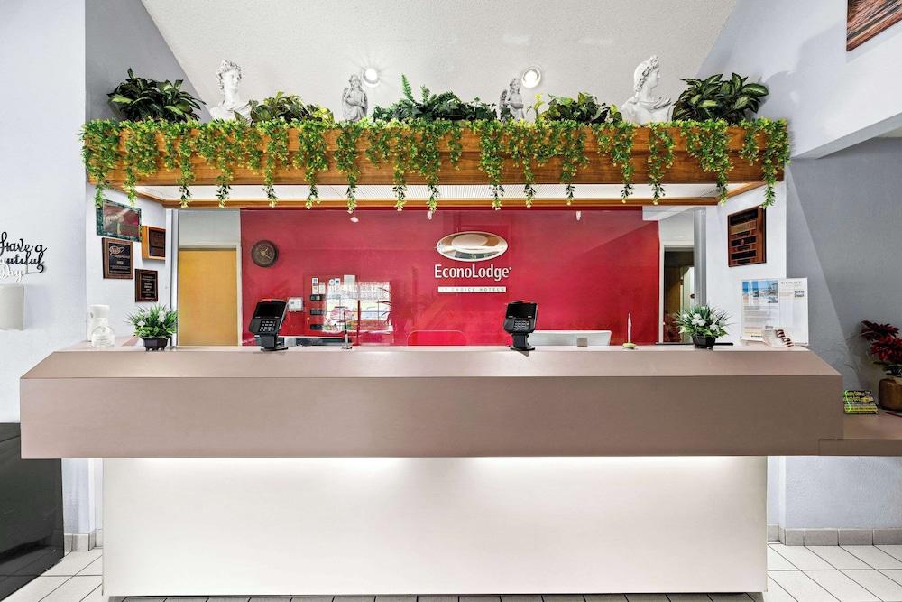 Econo Lodge London North photo 3