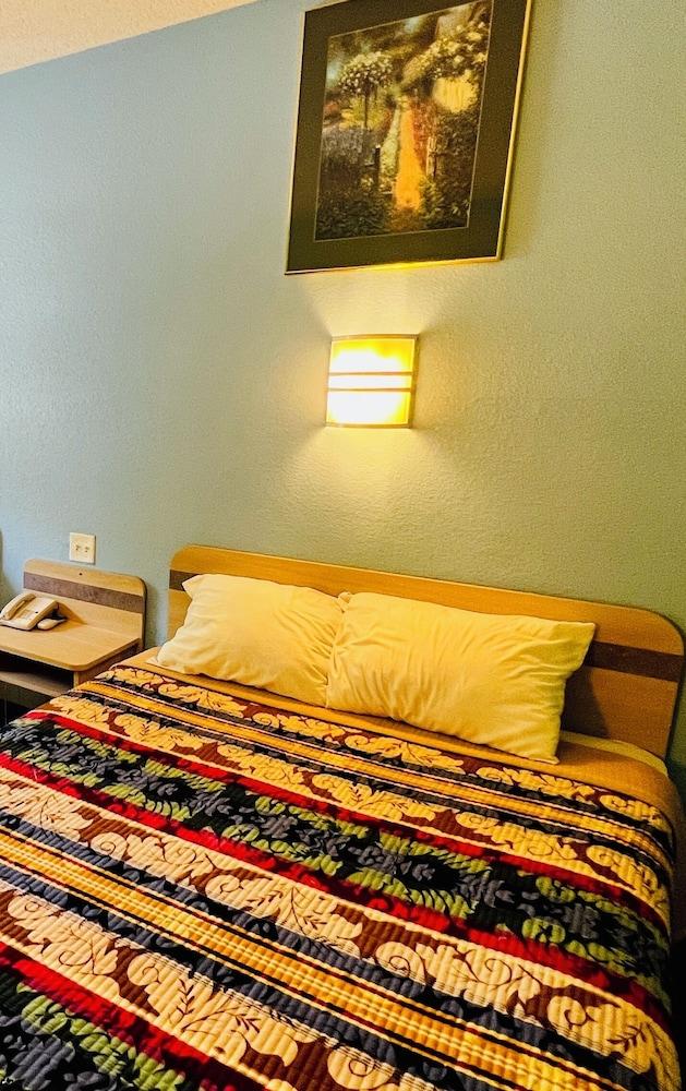 Relax Inn photo 9