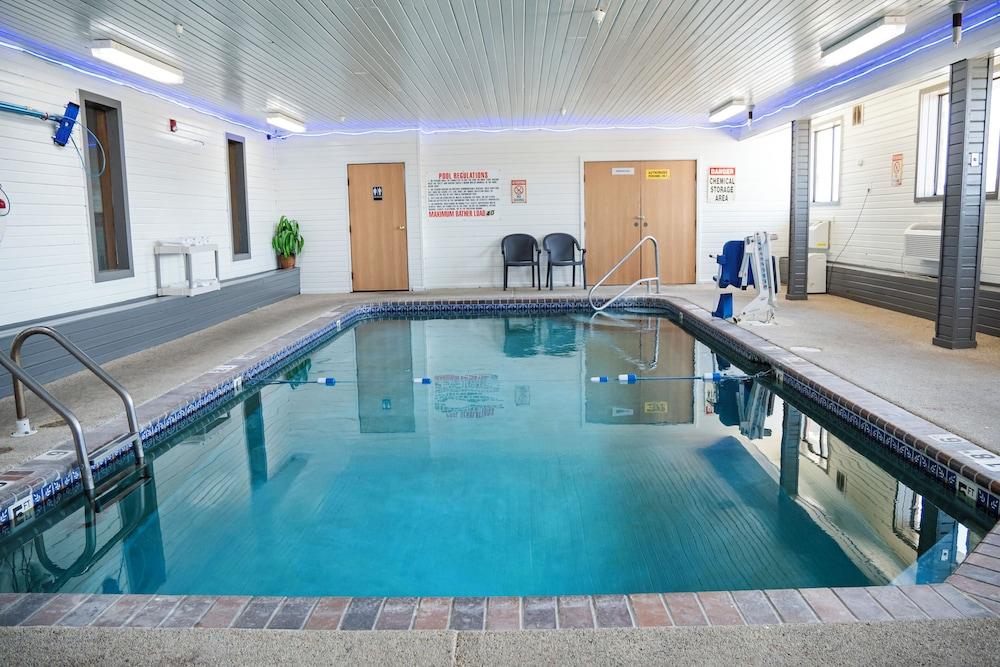 Victorian Inn & Suites photo 43