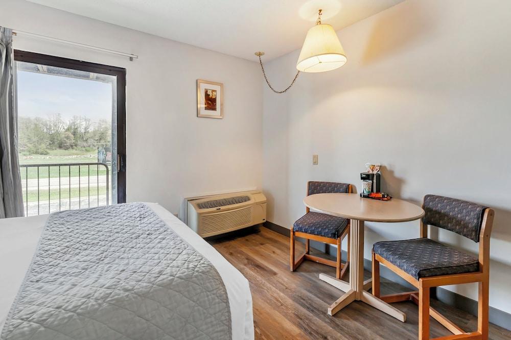 Polynesian Hotel & Suites Wisconsin Dells/Lake Delton photo 16