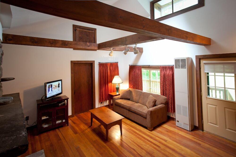 Blue Hill Lodge photo 10