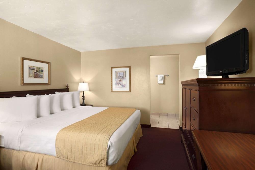 Days Inn by Wyndham Montrose photo 14