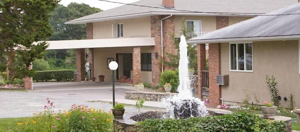 Winnapaug Inn photo 7
