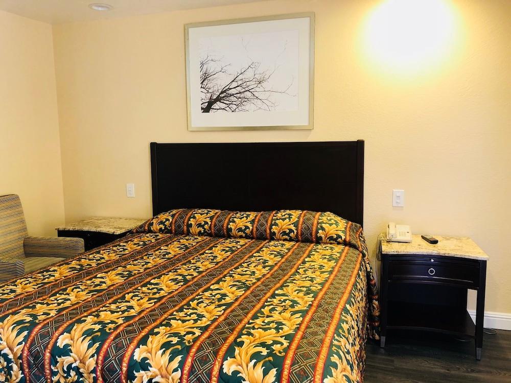 Bayshore Inn photo 19